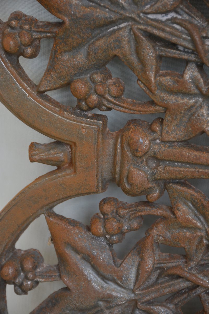 Antique Victorian Cast Iron Ceiling Rose, Ivy Leaf Design - Image 12